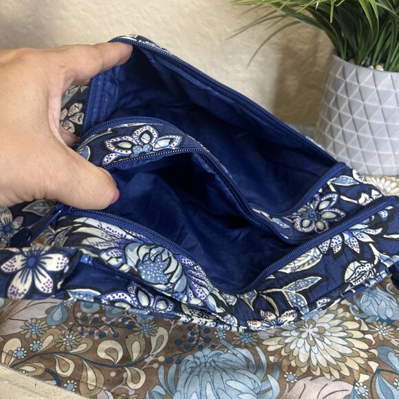 Vera Bradley Set-Crossbody Purse Blue Floral Design And Matching Wristlet - Picture 8 of 16